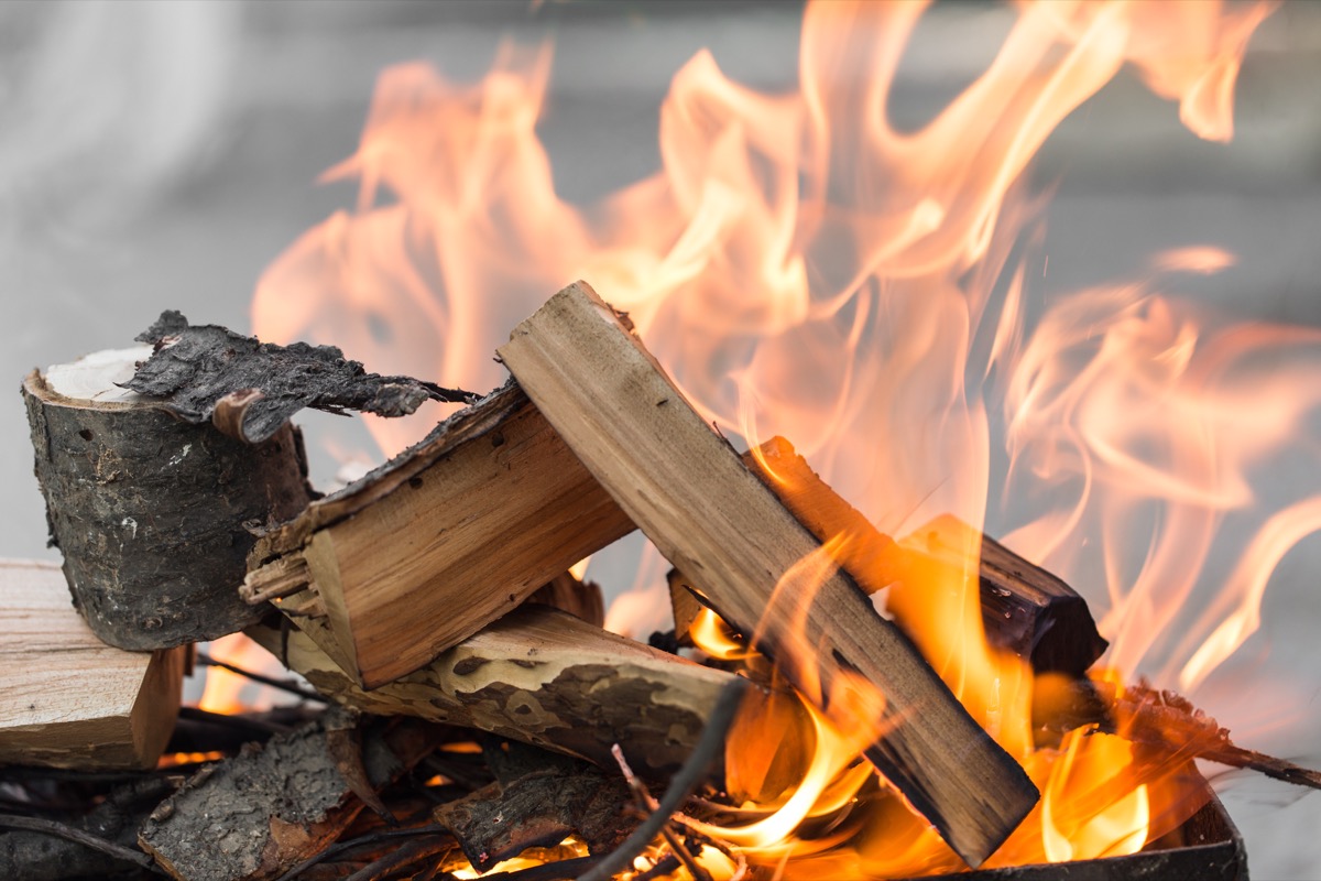 Sognare il fuoco che brucia: cosa significa questa immagine onirica