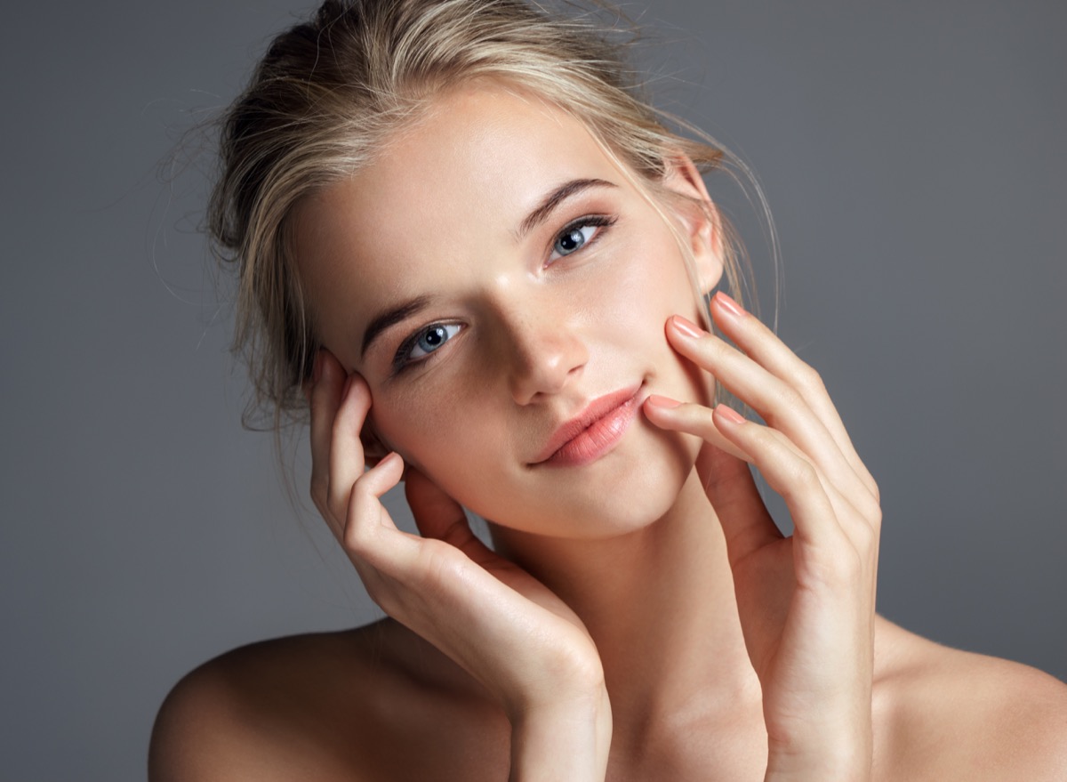 Pelle con couperose: il trucco per coprire la rosacea