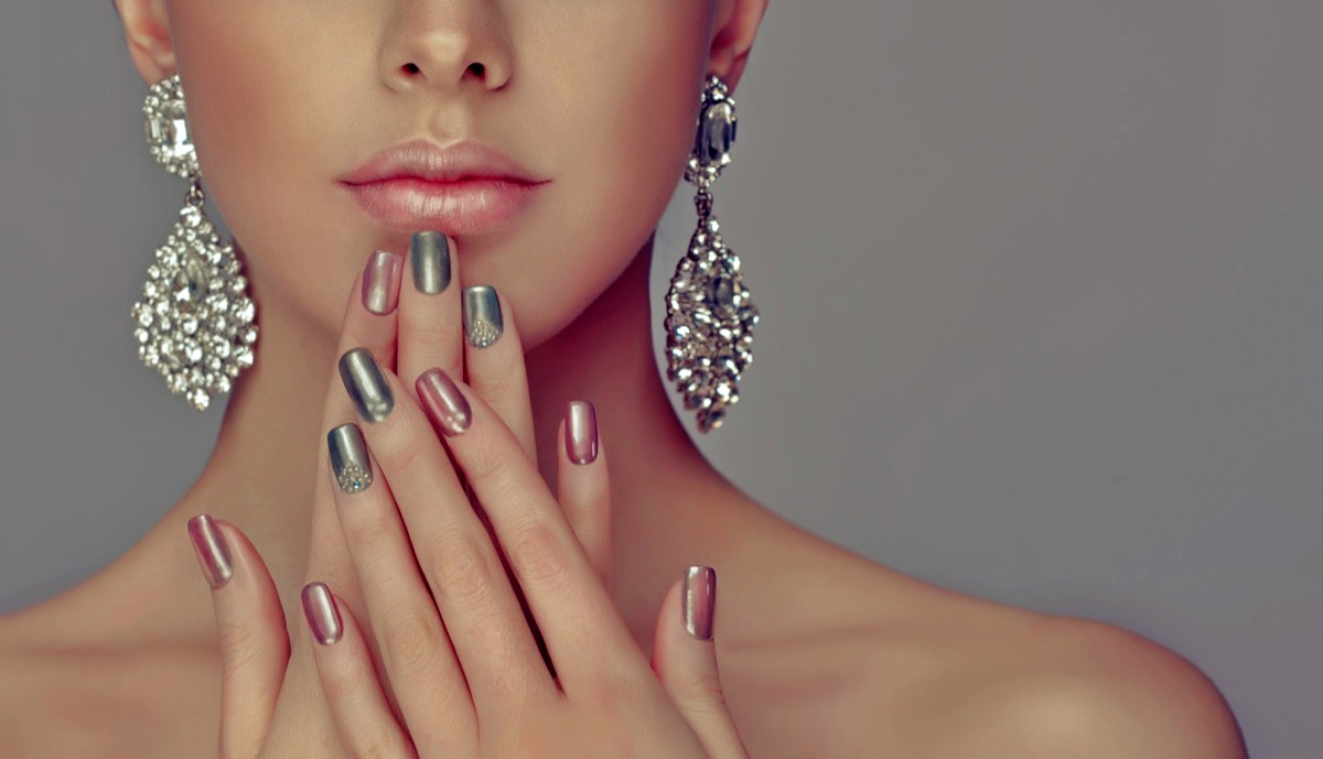 Nail-art-rosa-nero-oro-argento-2.jpg