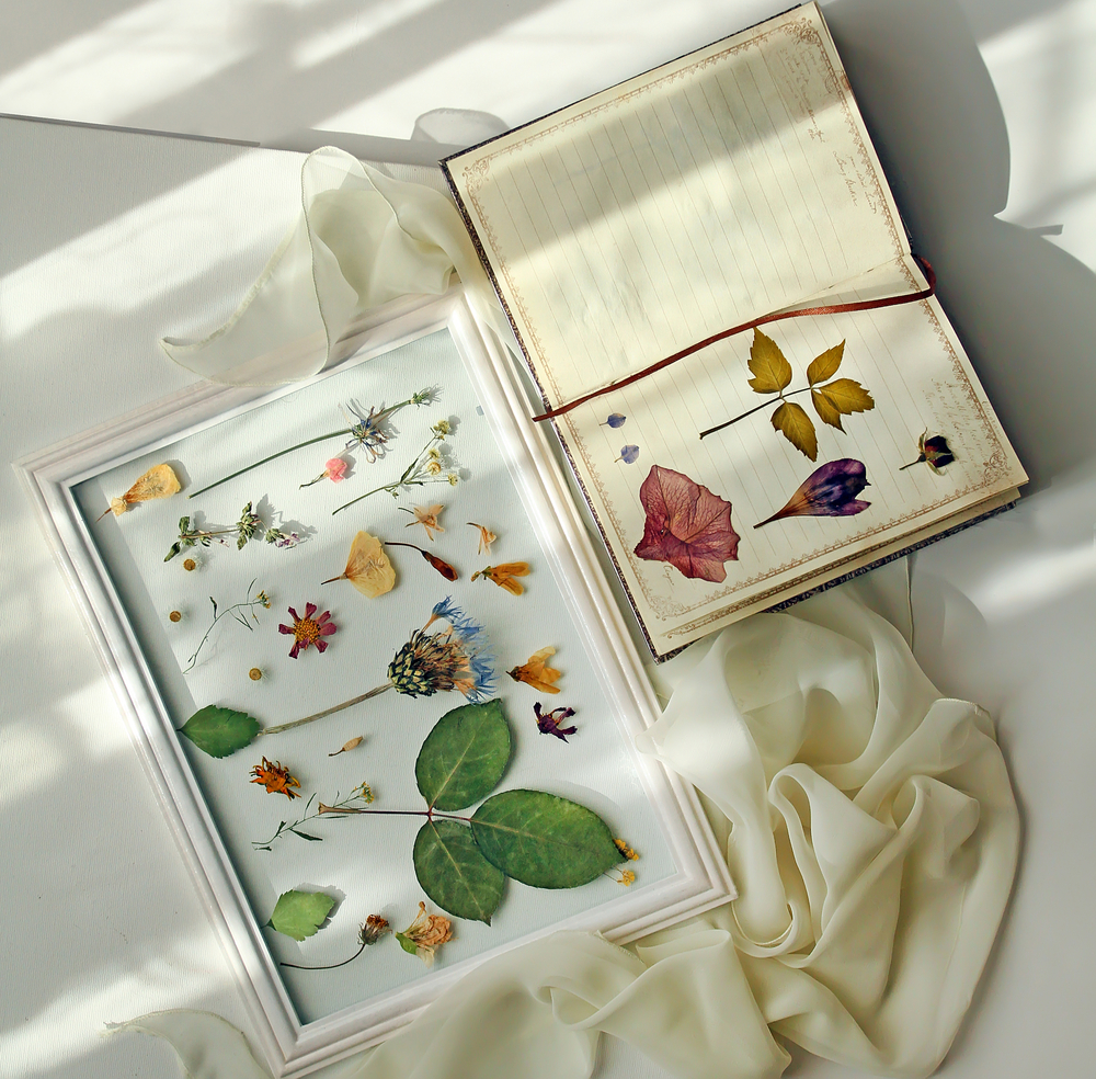 Decoupage con i fiori secchi: come fare i lavoretti che arredano la casa