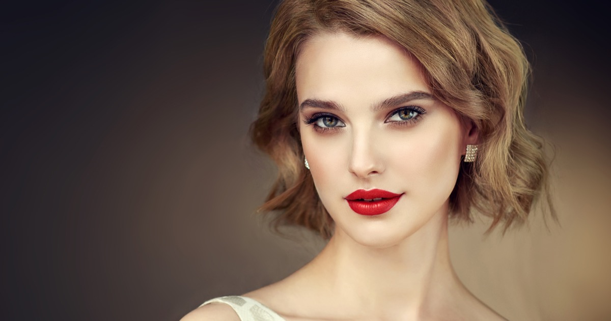 Piega mossa su capelli medi e corti, come farla