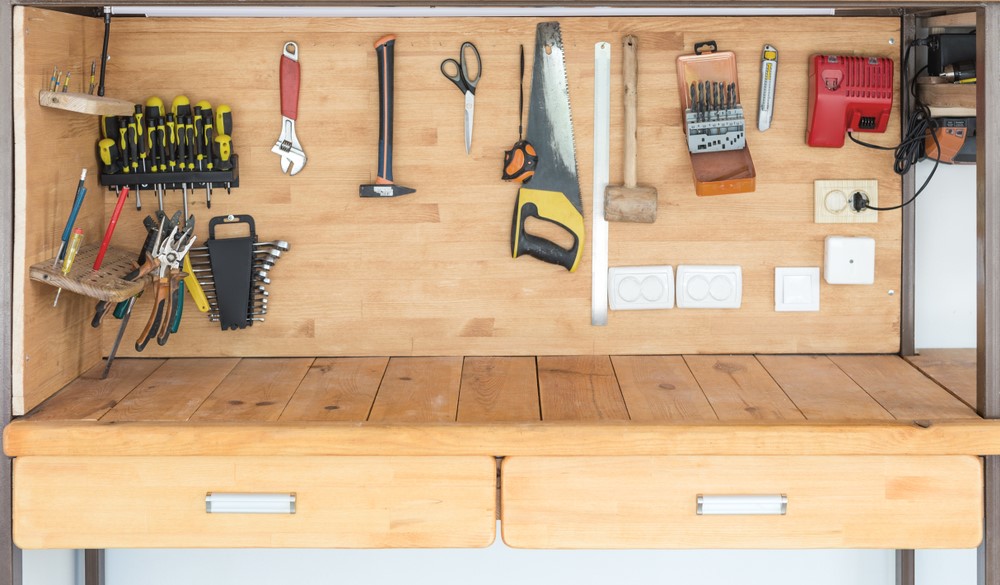 Parete attrezzata fai da te per bricolage: 5 spunti