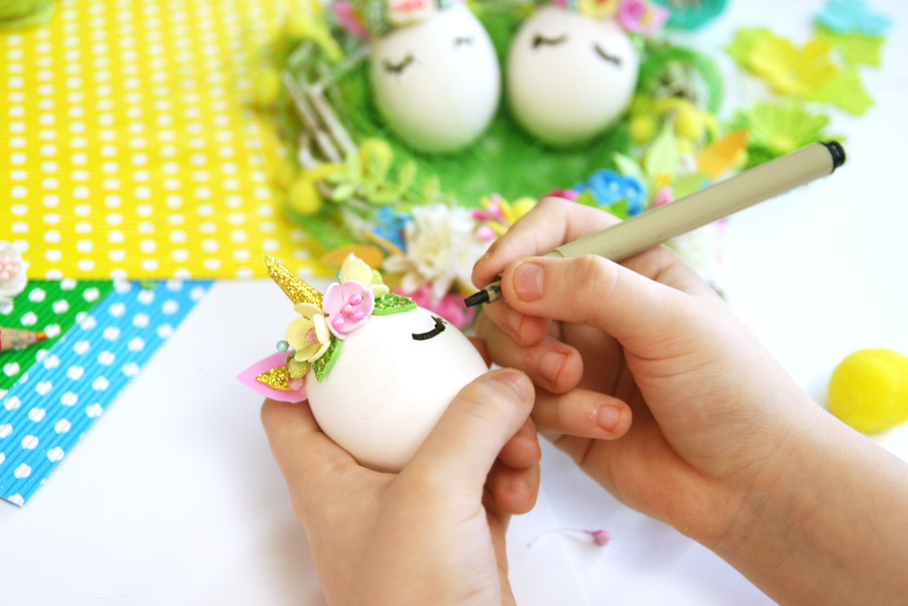 Decorare le uova di Pasqua con i bambini: 9 idee alternative alla pittura