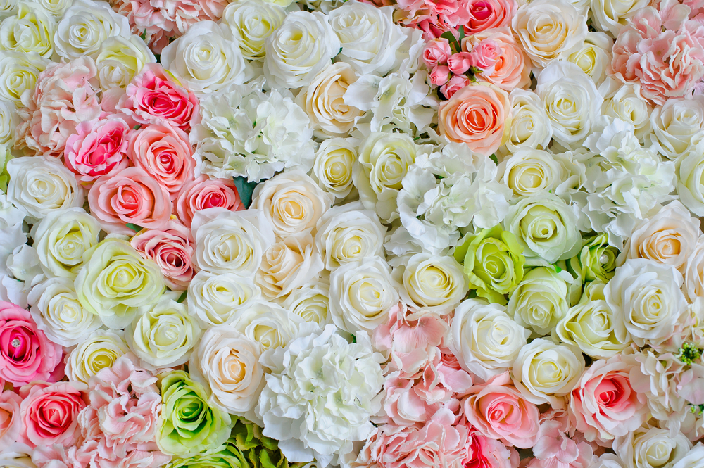 Come fare una parete di fiori per le decorazioni di feste, matrimoni e stanze