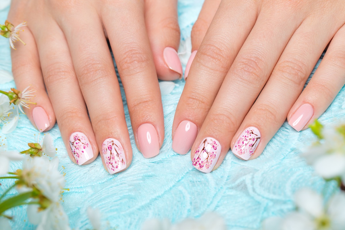 Nail-art-decorazioni-colori-chiari-10.jpg