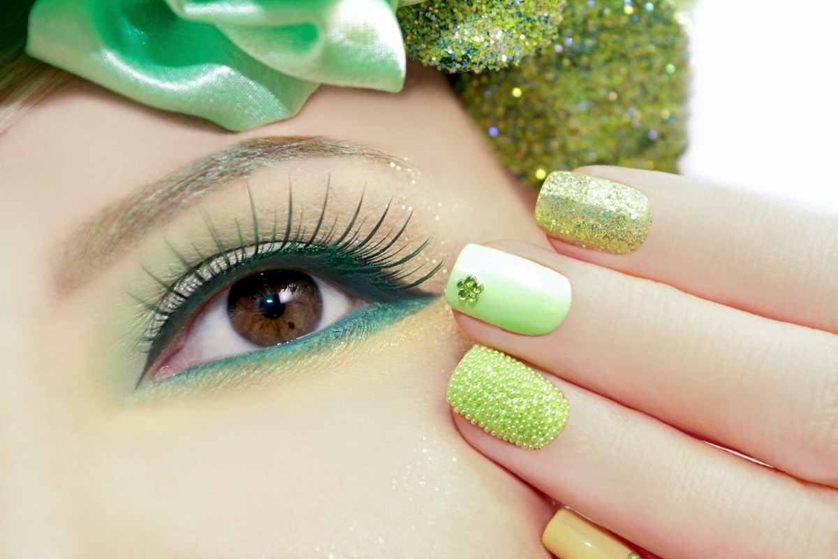 Nail-art-decorazioni-colori-chiari-2.jpg