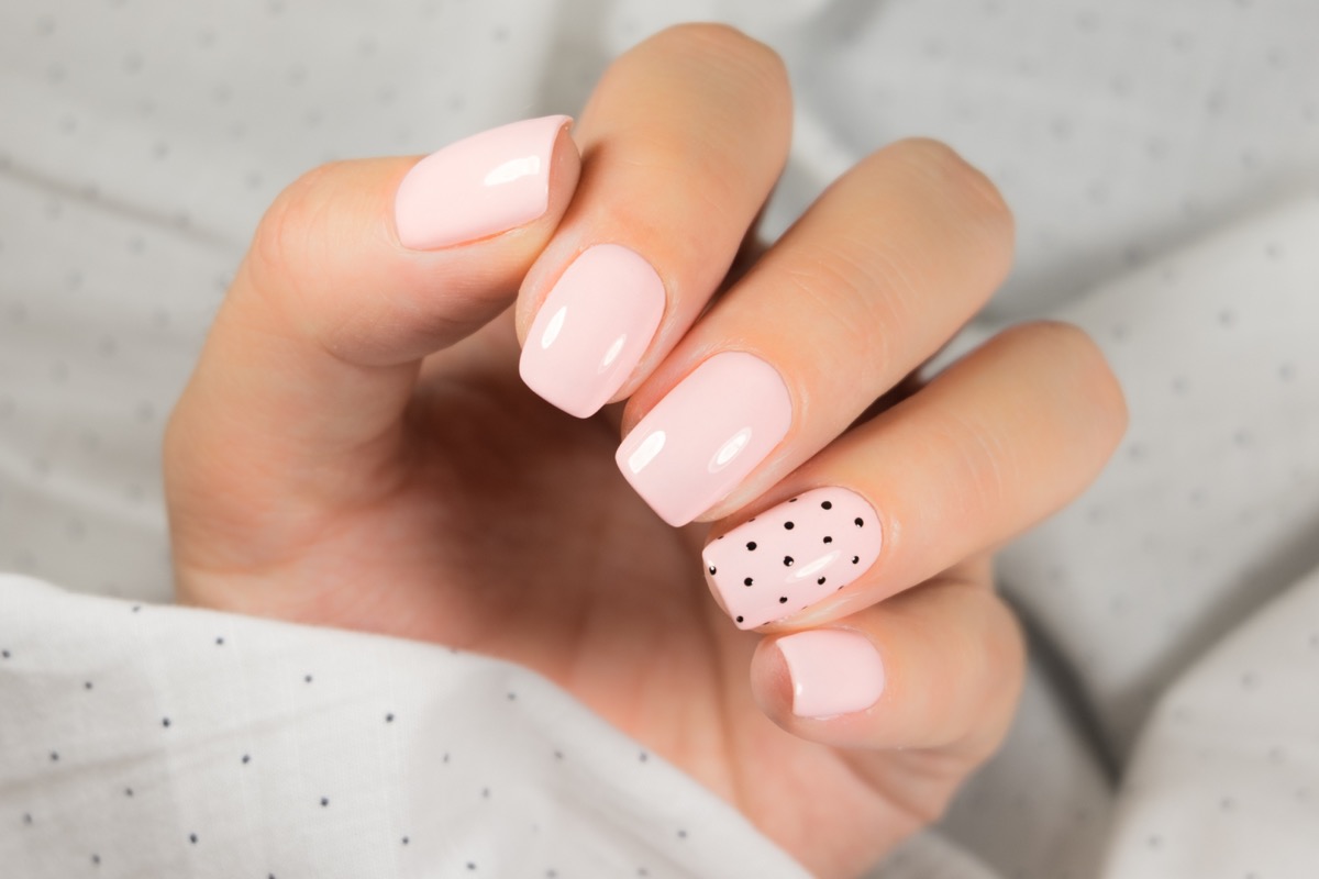 Nail-art-decorazioni-colori-chiari-4.jpg