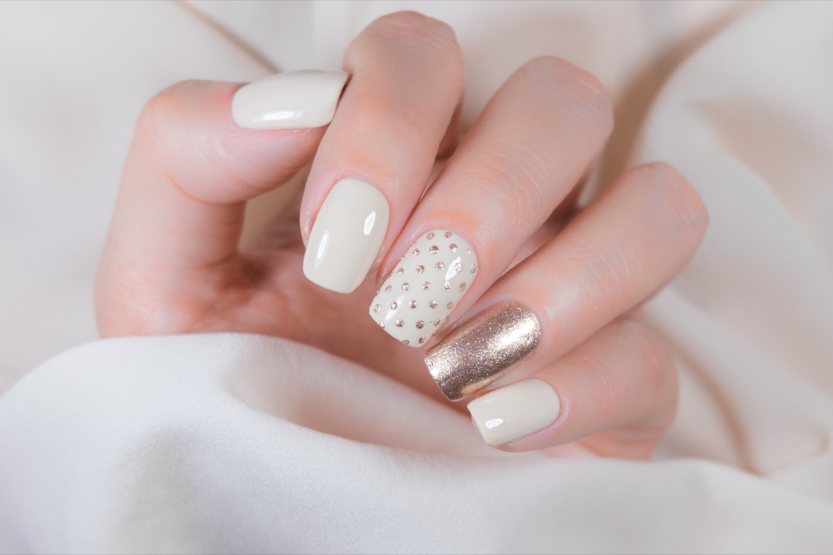 Nail-art-decorazioni-colori-chiari-6.jpg