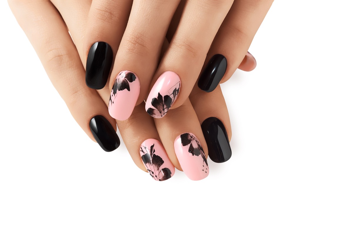 Nail-art-fiori-stilizzati-decorazioni-3.jpg