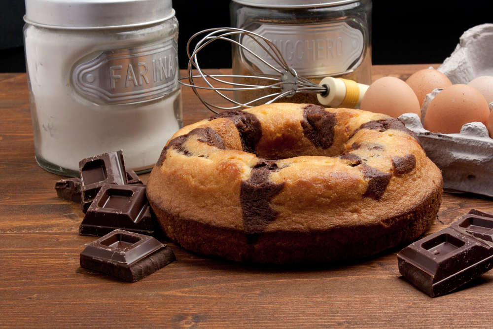 Ciambella bicolore: la ricetta facile per una colazione coi fiocchi