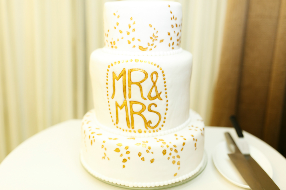 torta-nuziale-colore-oro-pasta-di-zucchero-3.jpg