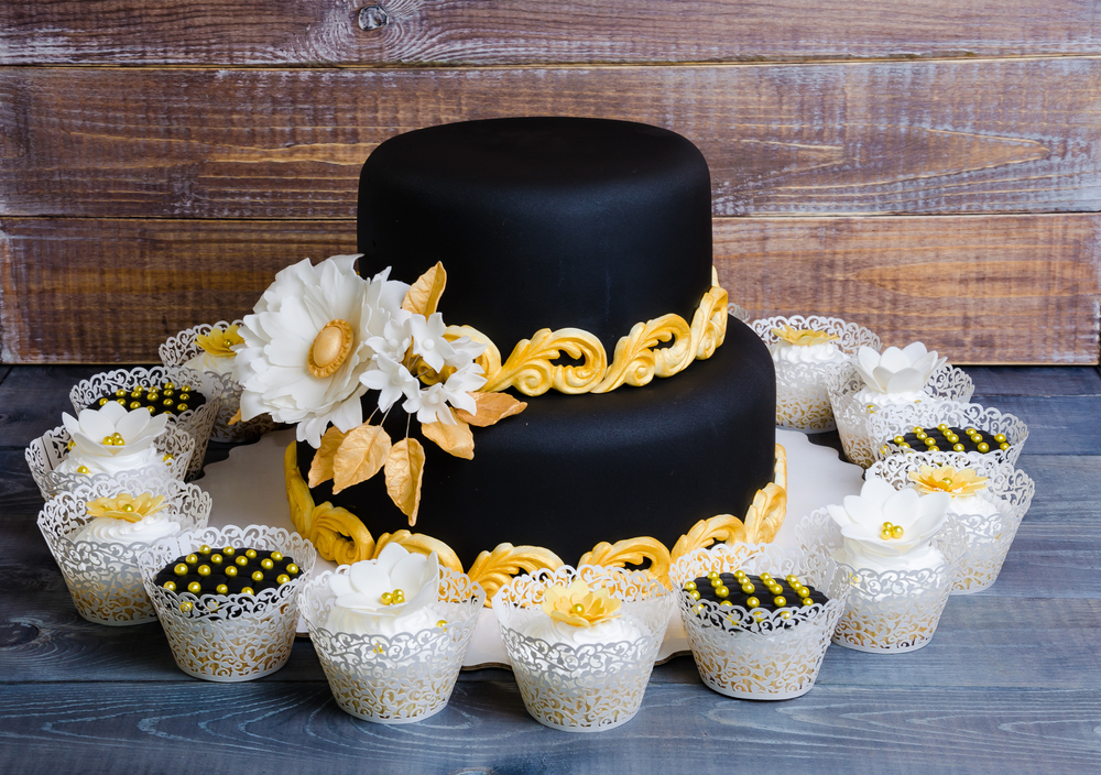 torta-nuziale-colore-oro-pasta-di-zucchero-5.jpg