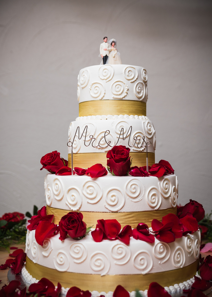 torta-nuziale-colore-oro-pasta-di-zucchero-8.jpg