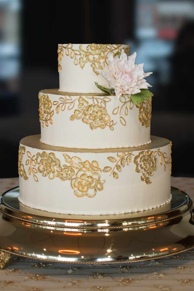 torta-nuziale-colore-oro-pasta-di-zucchero-9.jpg