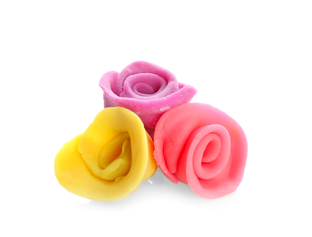Pasta di sale colorata: i fiori fai da te più creativi