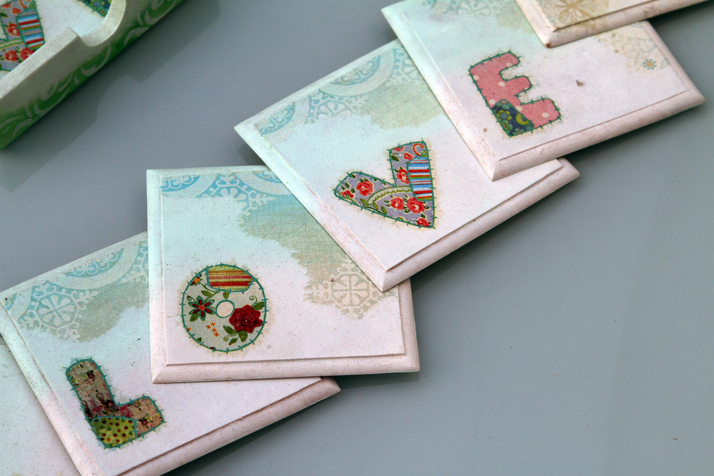 Come decorare le piastrelle con il decoupage in modo creativo ed originale