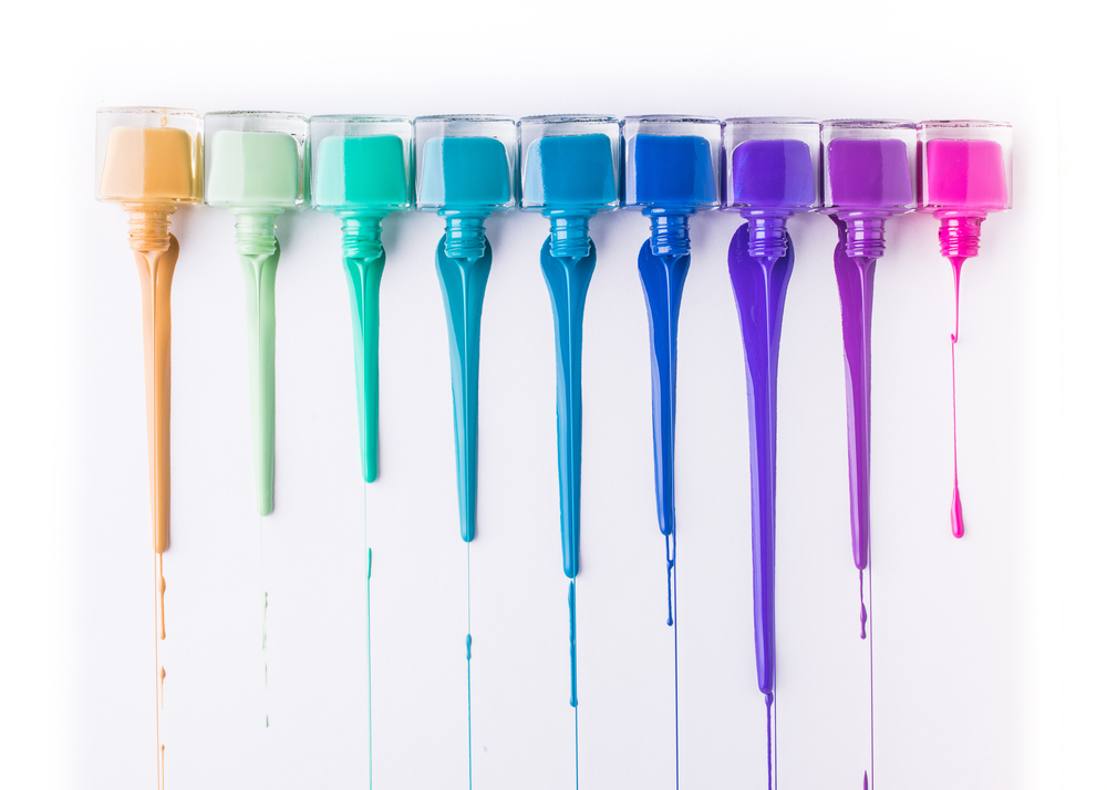 Come evitare le bolle mentre applichi lo smalto