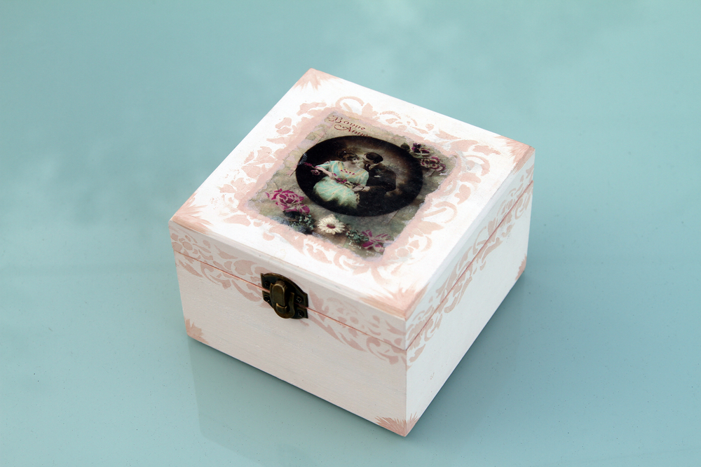 come-rivestire-scatola-legno-decoupage-2.jpg