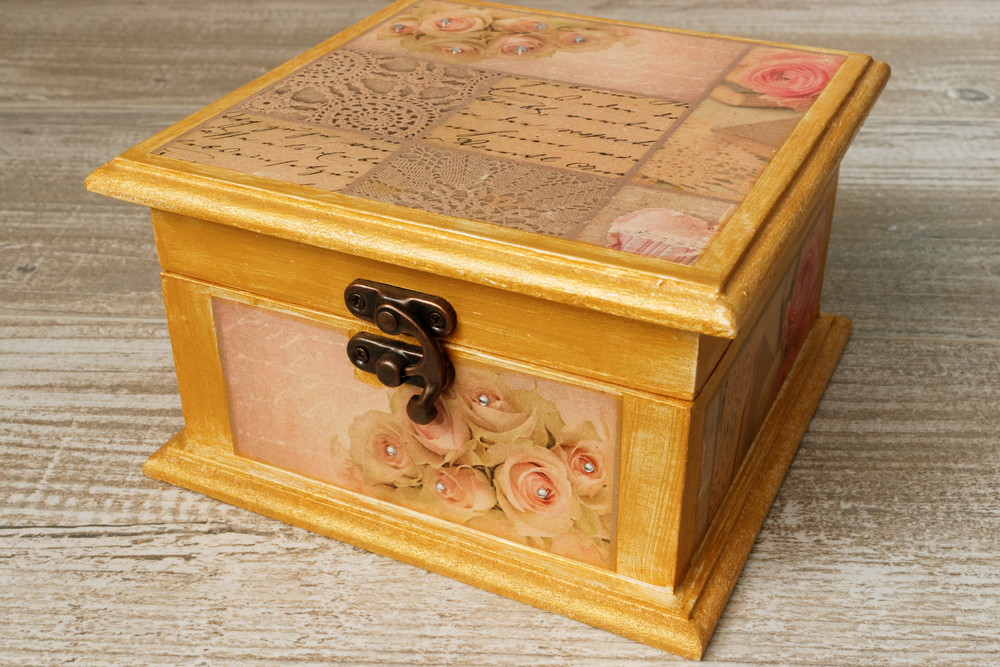 come-rivestire-scatola-legno-decoupage-3.jpg