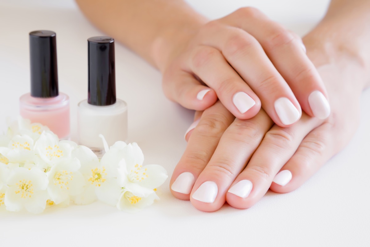 Nail art elegante per cerimonia: come decorare le unghie in modo raffinato