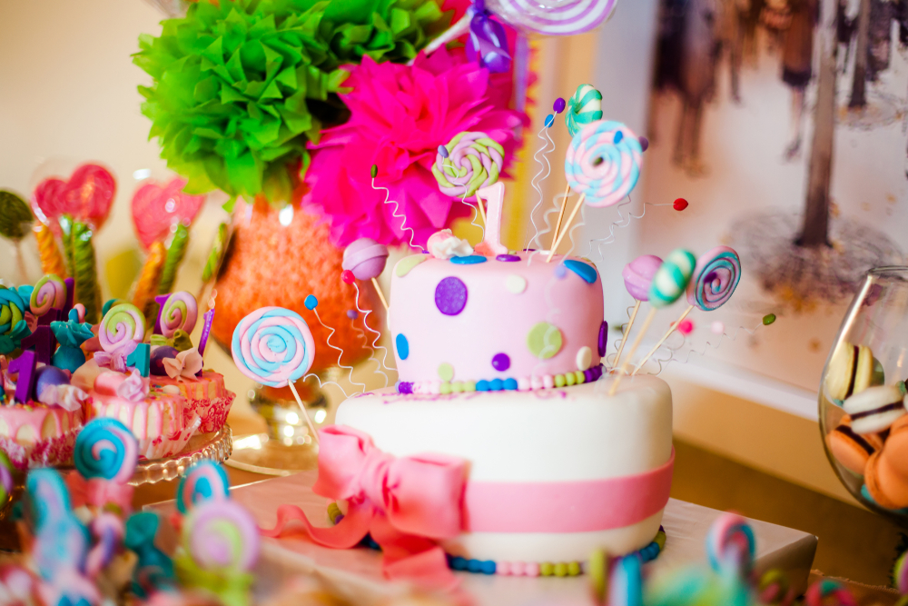 Torta primo compleanno bimba con la pasta di zucchero: 9 decorazioni adorabili