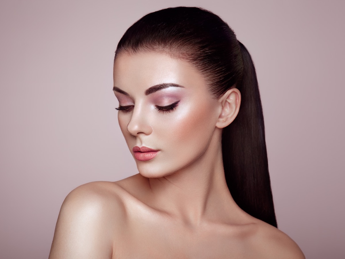 Illuminante trucco: come si usa e su quali zone del viso applicarlo