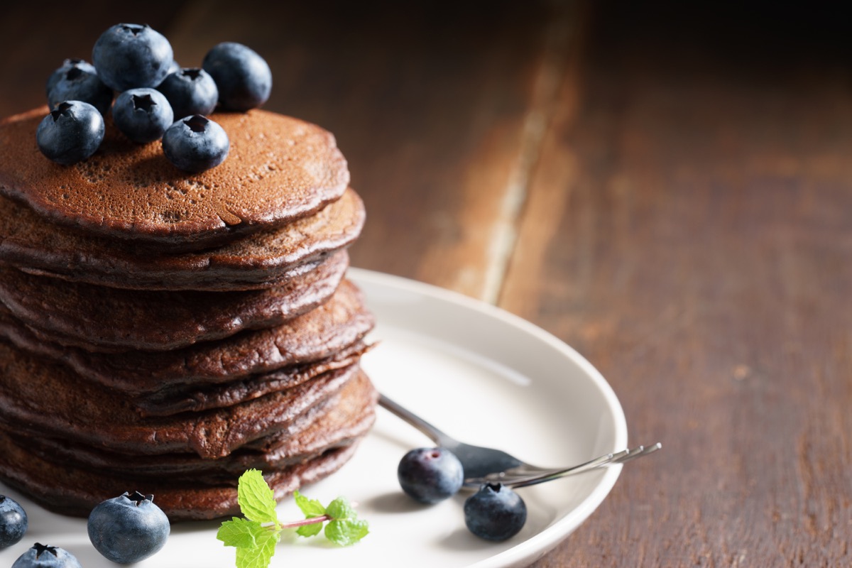 La ricetta dei pancake al cioccolato per la colazione