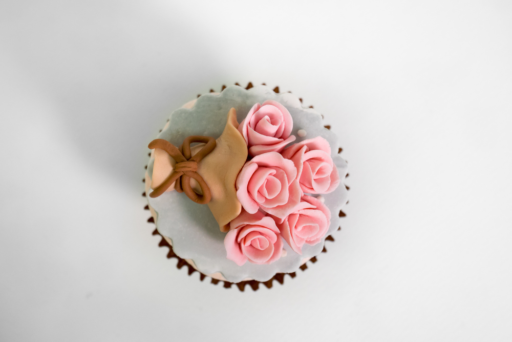 cupcake-decorati-fiori-pasta-di-zucchero-9-roselline.jpg