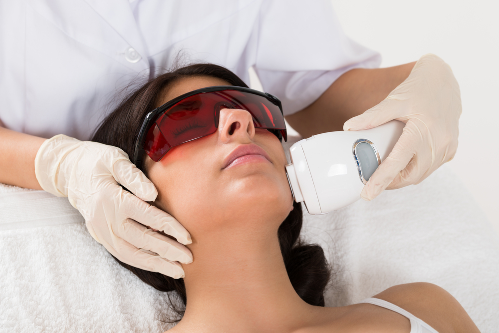 Depilazione laser in estate, quali sono i rischi?