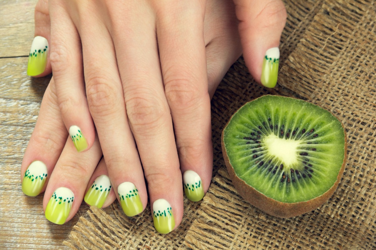Nail-art-estate-2019-tendenze-decorazioni-unghie-1.jpg
