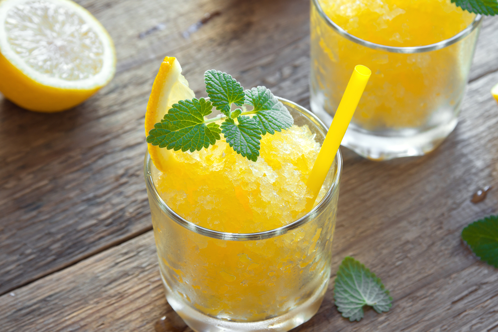 Granita di limone e menta: la ricetta leggera e rinfrescante
