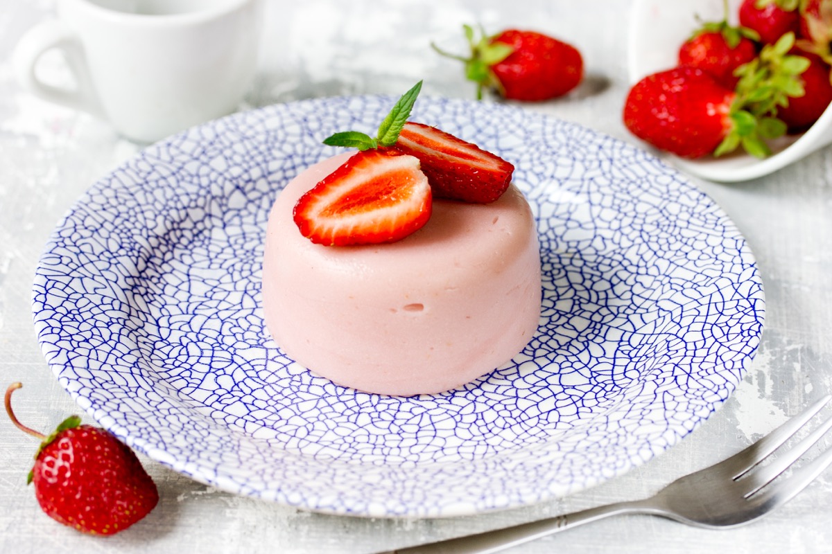 La ricetta della panna cotta alle fragole