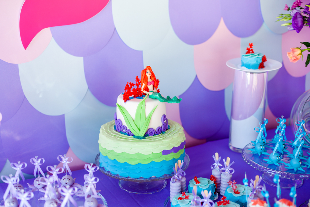 Torta con sirene in pasta di zucchero: 7 decorazioni fantastiche