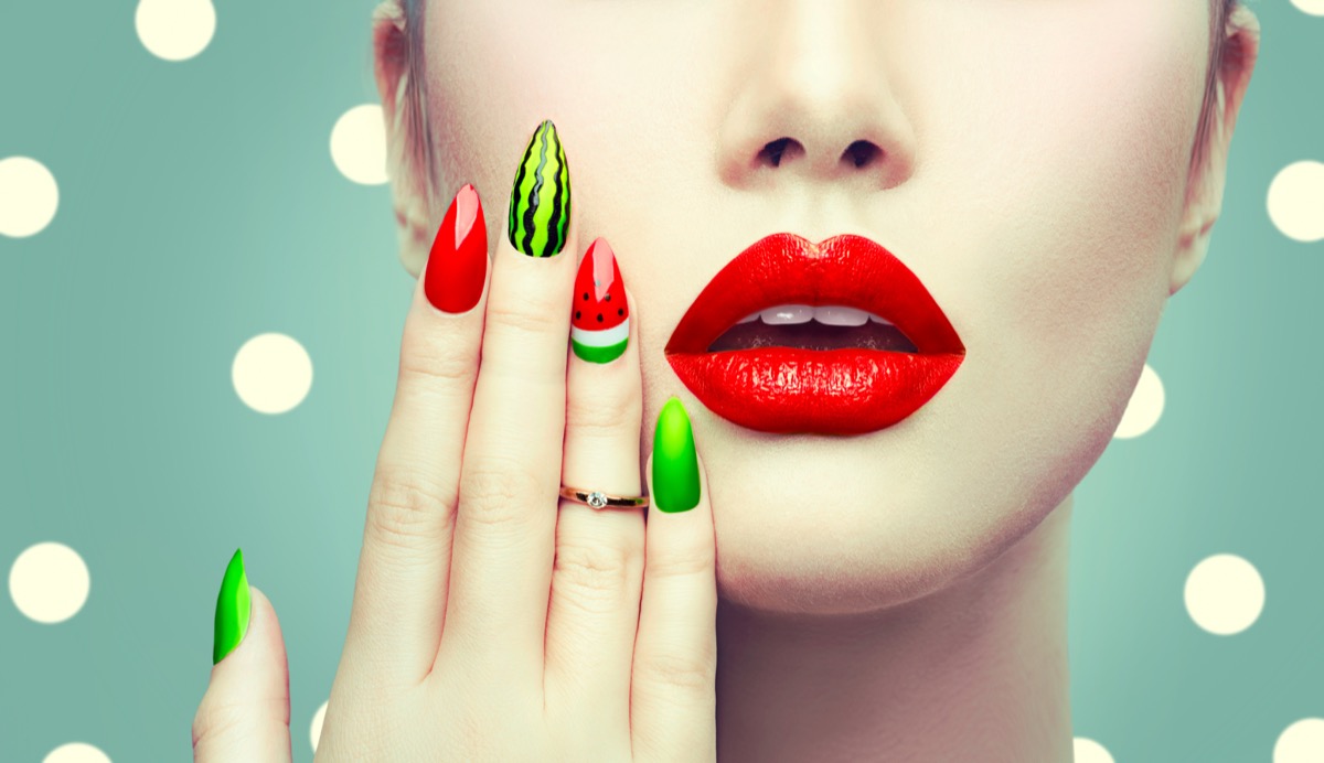 Nail-art-estate-2019-in-rosso-1.jpg