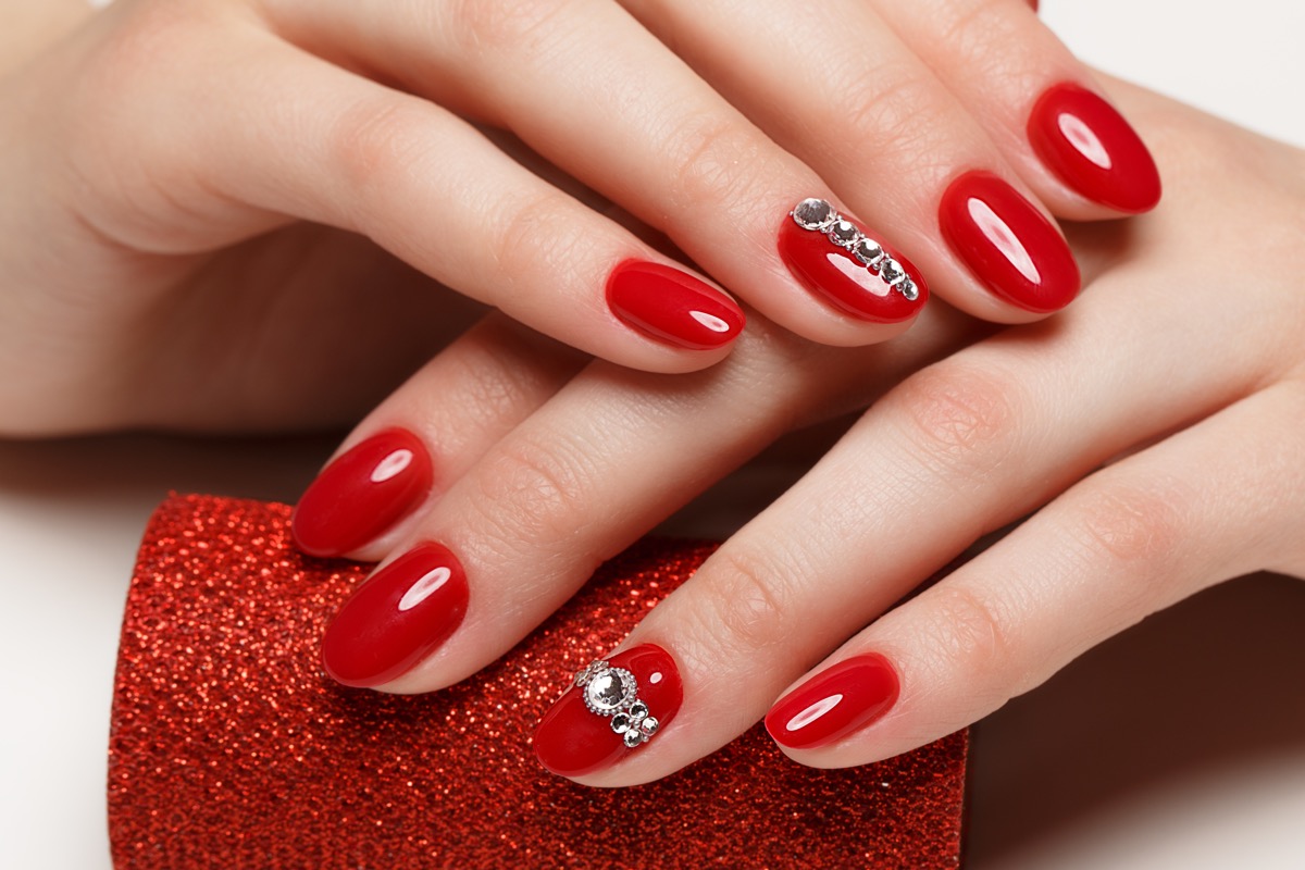 Nail-art-estate-2019-in-rosso-2.jpg