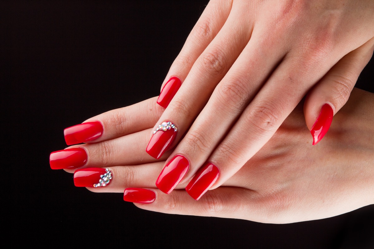 Nail-art-estate-2019-in-rosso-6.jpg