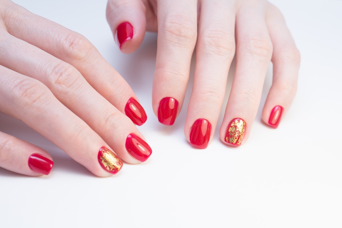 Nail-art-estate-2019-in-rosso-7.jpg