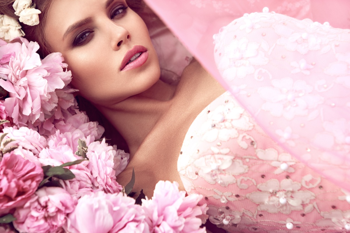 Trucco per cerimonia da abbinare all'abito rosa con i colori che ci valorizzano