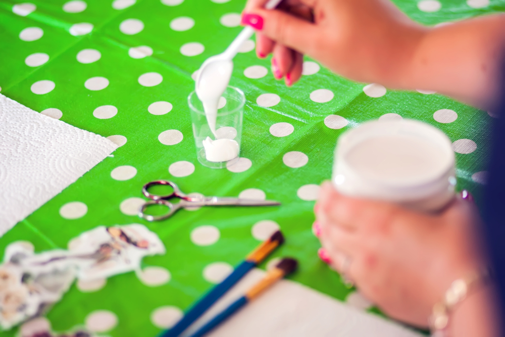 Decoupage su cartone: come si fa e cosa ti serve per iniziare