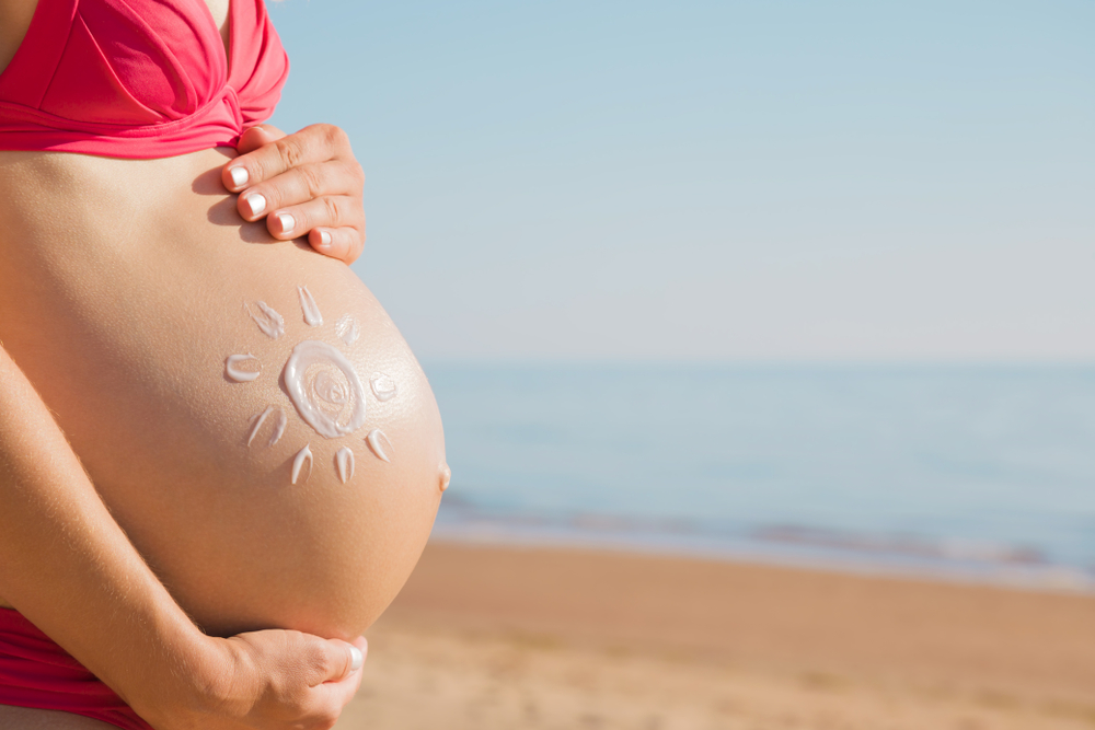 Sole e gravidanza: 7 consigli per abbronzarsi in sicurezza