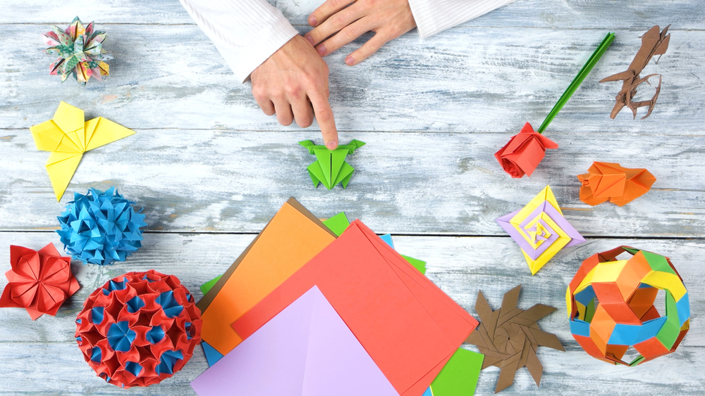 Origami rana salterina: come realizzarlo per divertire i bambini