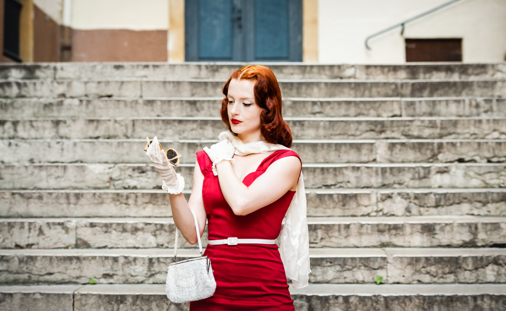 Capelli anni 50: il tutorial per una pettinatura ondulata facile