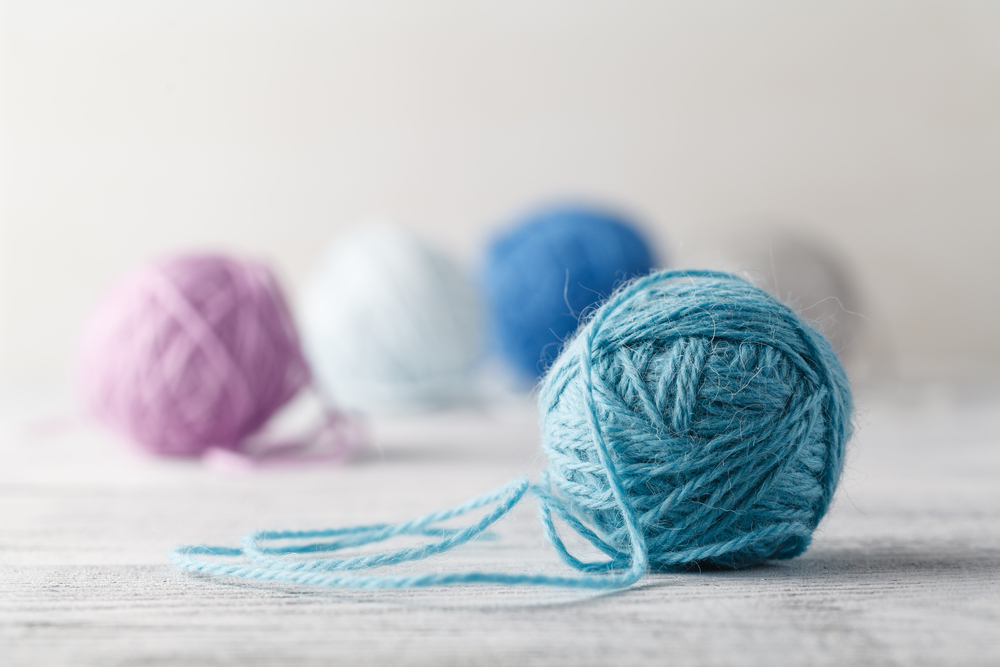 Fiori di lana con una forchetta, il tutorial