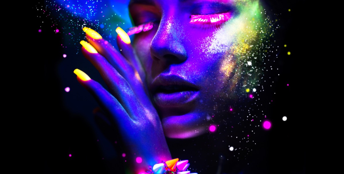 Nail art fluo: 7 idee colorate per le unghie
