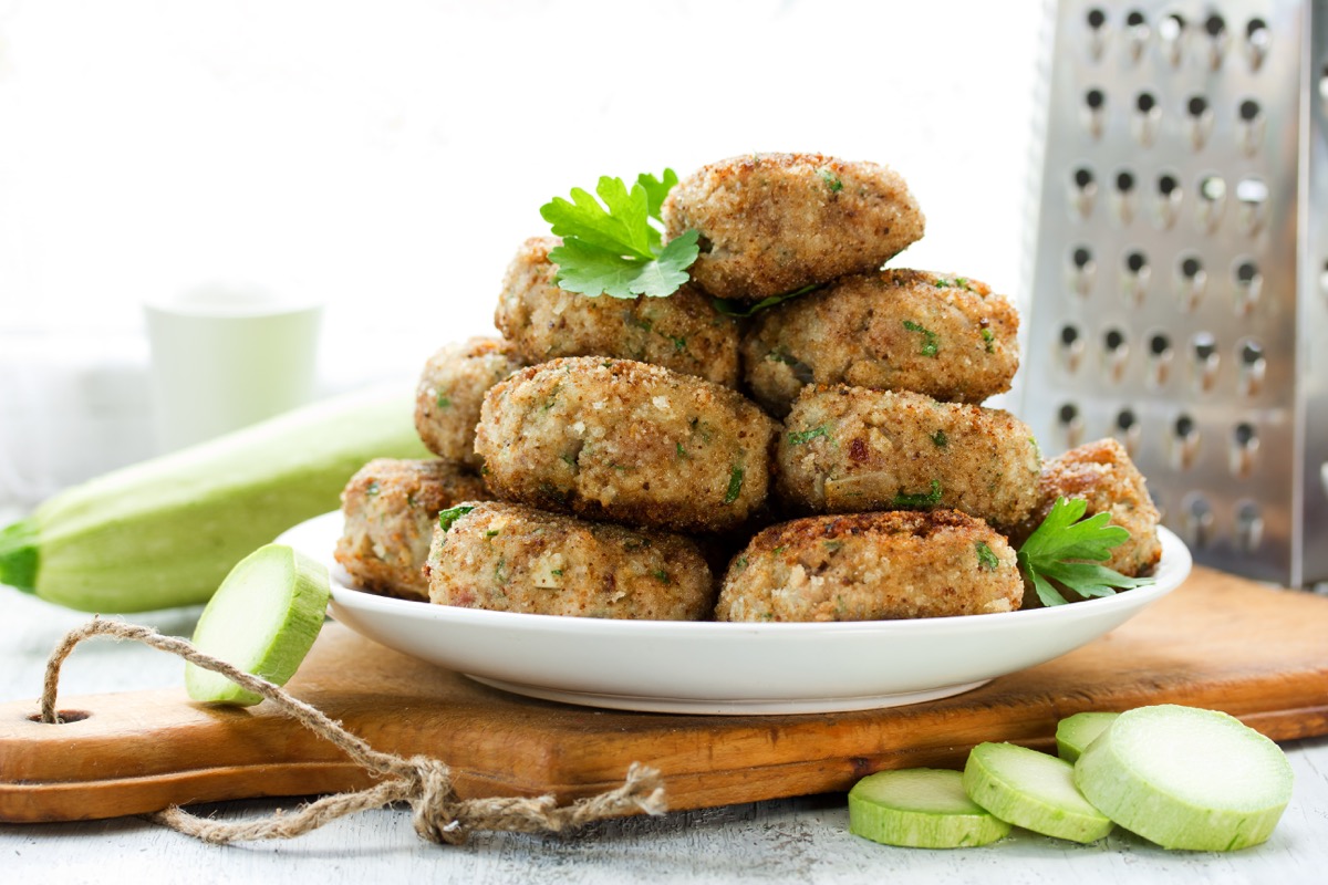 Come fare le polpette di zucchine al forno per i nostri pranzi estivi