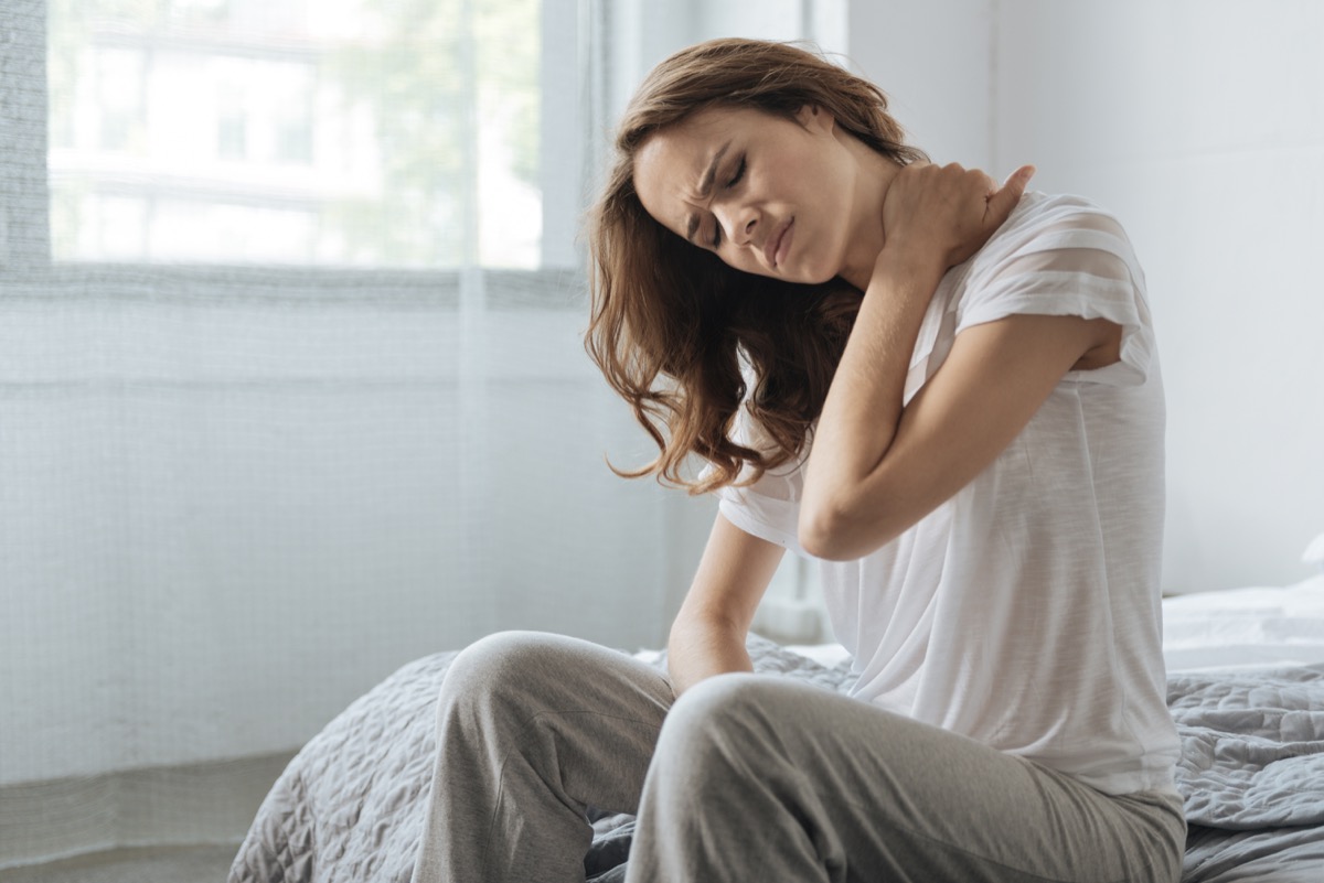 Torcicollo: i rimedi naturali efficaci da provare
