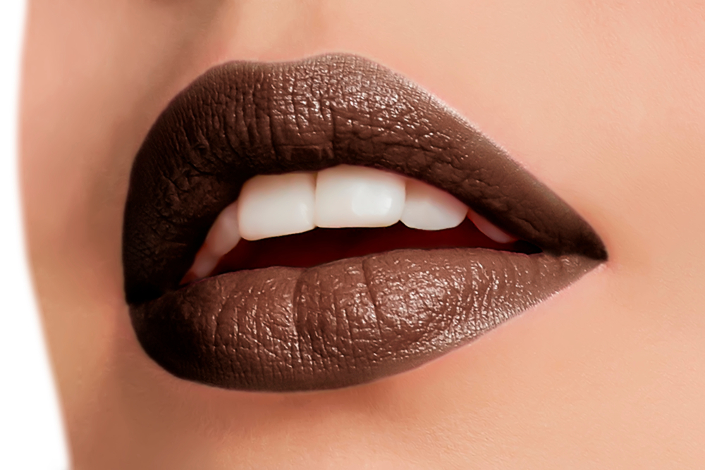 Il ritorno del rossetto marrone, la tendenza degli anni 90