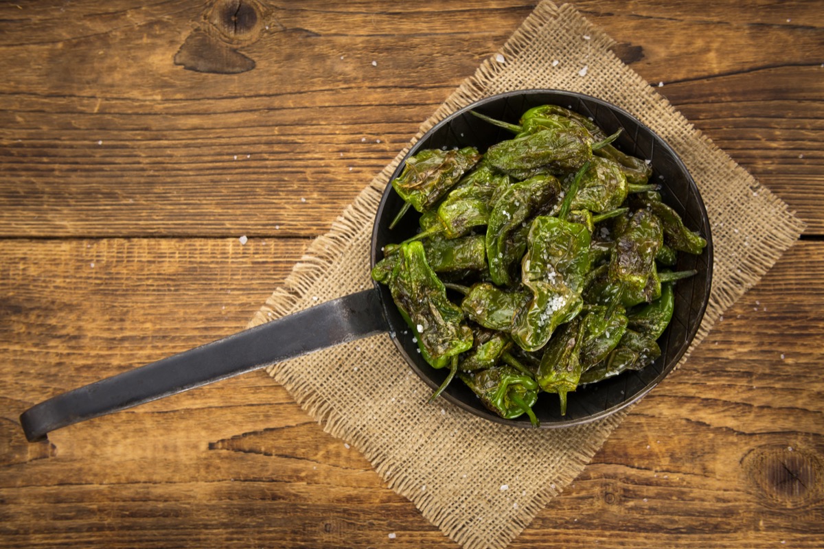 Come si cucinano i friggitelli in padella in modo semplice e veloce