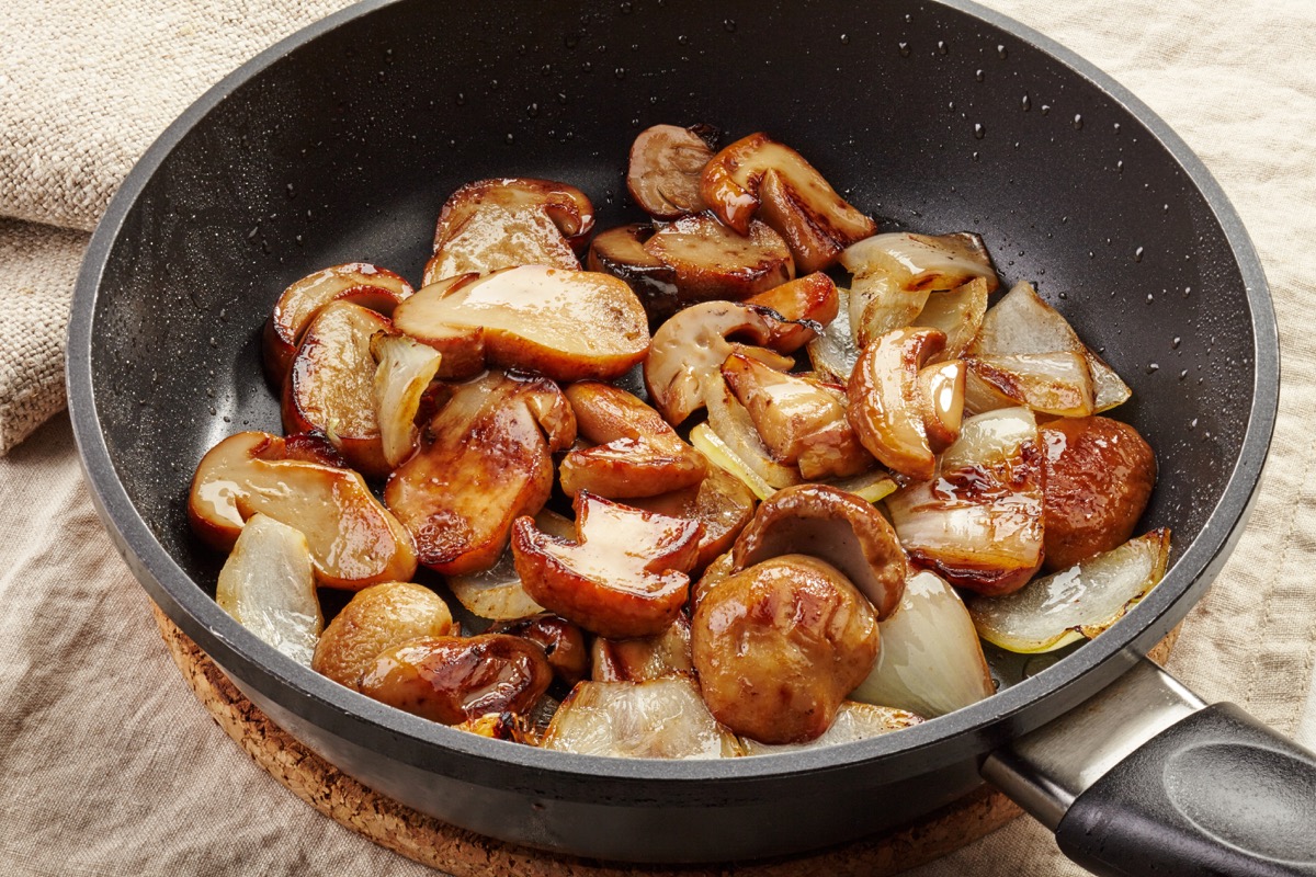 Come cucinare i funghi porcini freschi in padella