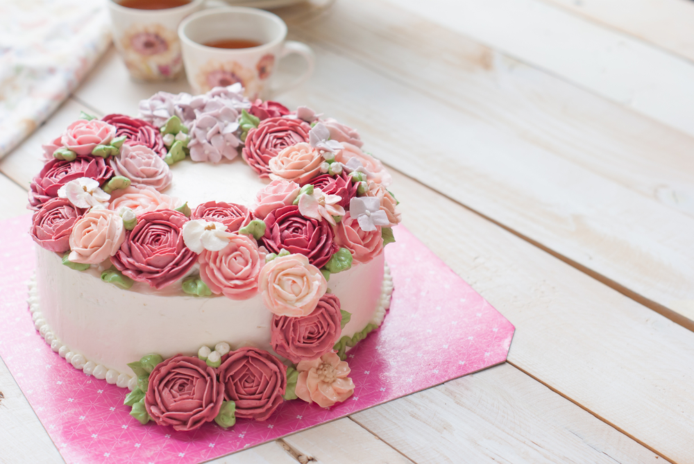 Come fare una rosa con la crema di burro: tutorial e spiegazioni facili